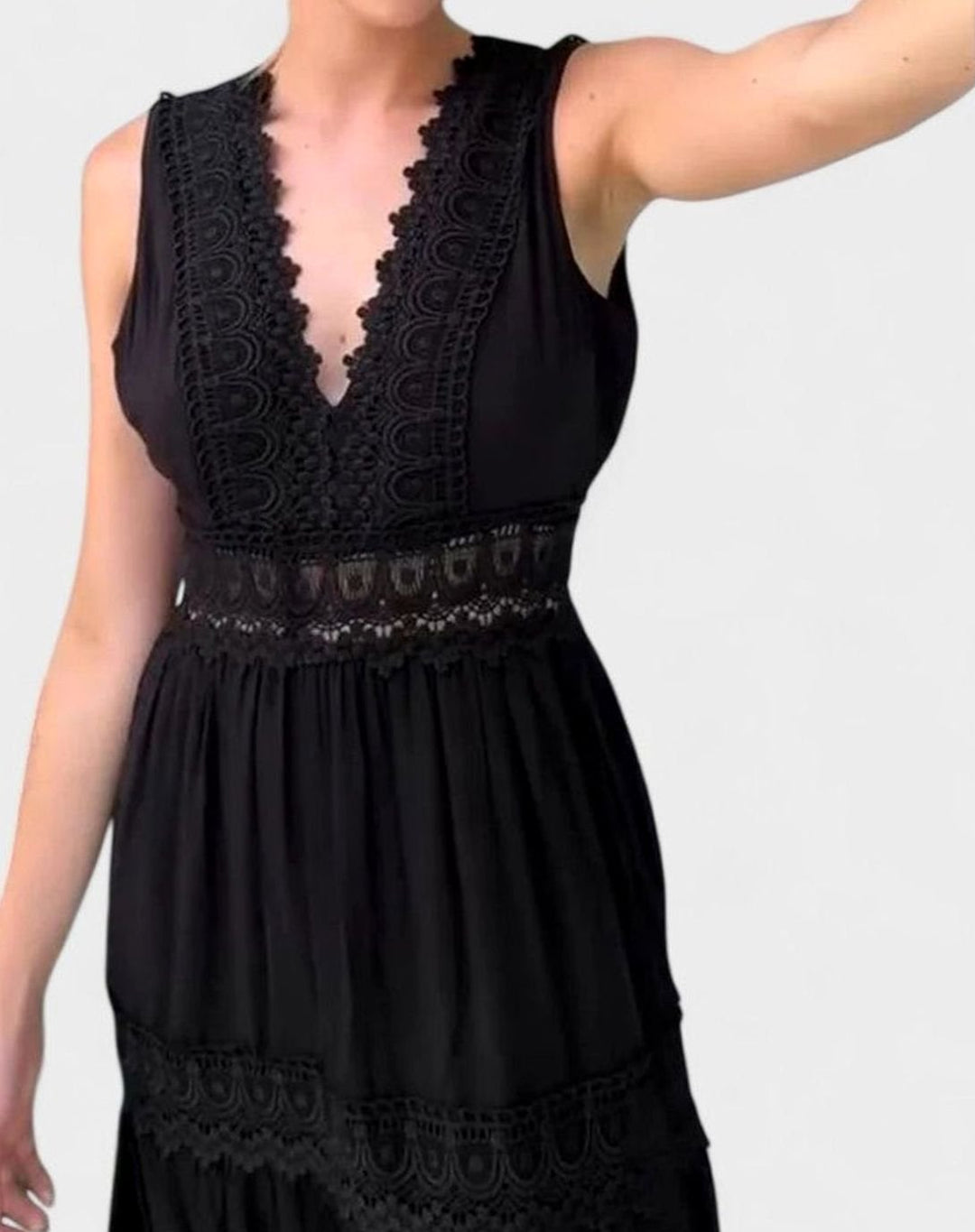 Women's V-Neck Sleeveless Crochet Lace Tiered Midi Dress