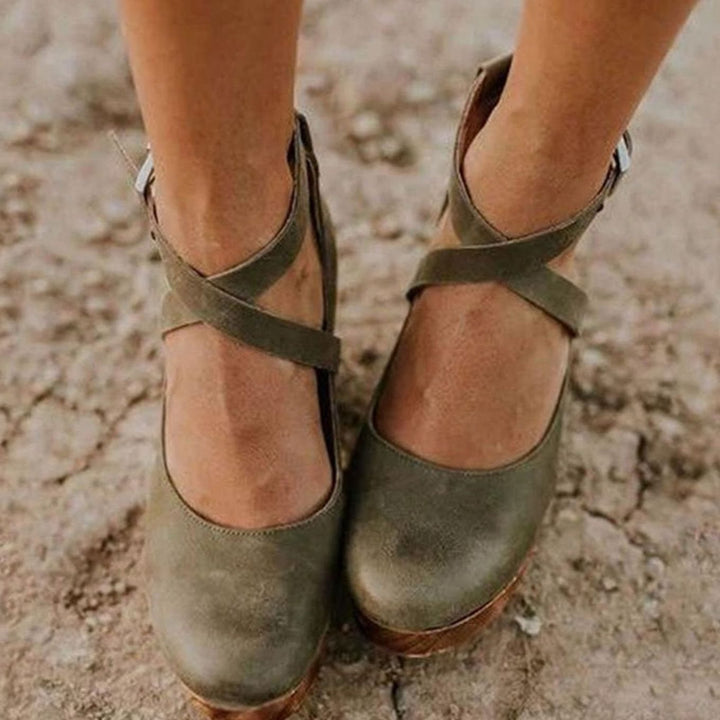 Women's Vintage Cross-Strap Chunky Wooden Heel Mary Jane Pumps - Green