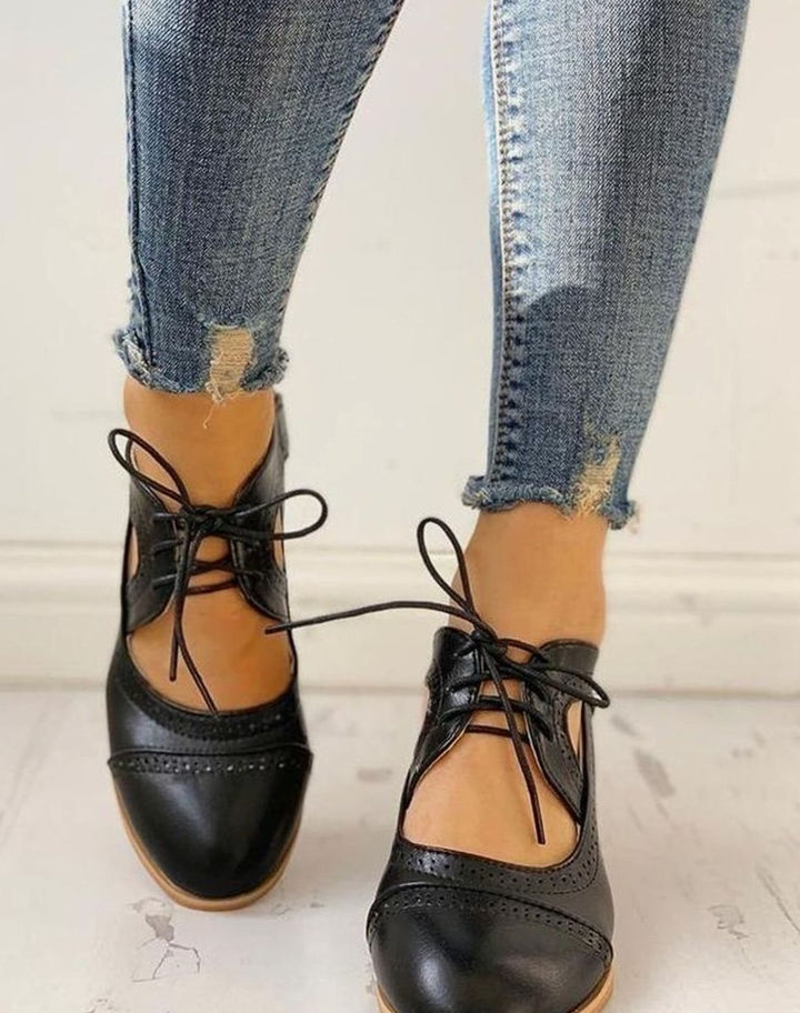 Women's Vintage Lace-Up Cutout Block-Heel Brogue Pumps