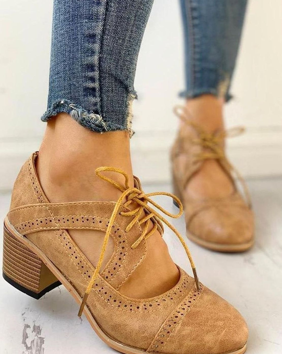 Women's Vintage Lace-Up Cutout Block-Heel Brogue Pumps - Beige